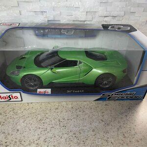 2017 Ford GT Maisto Diecast Model 1:18 Scale NIB